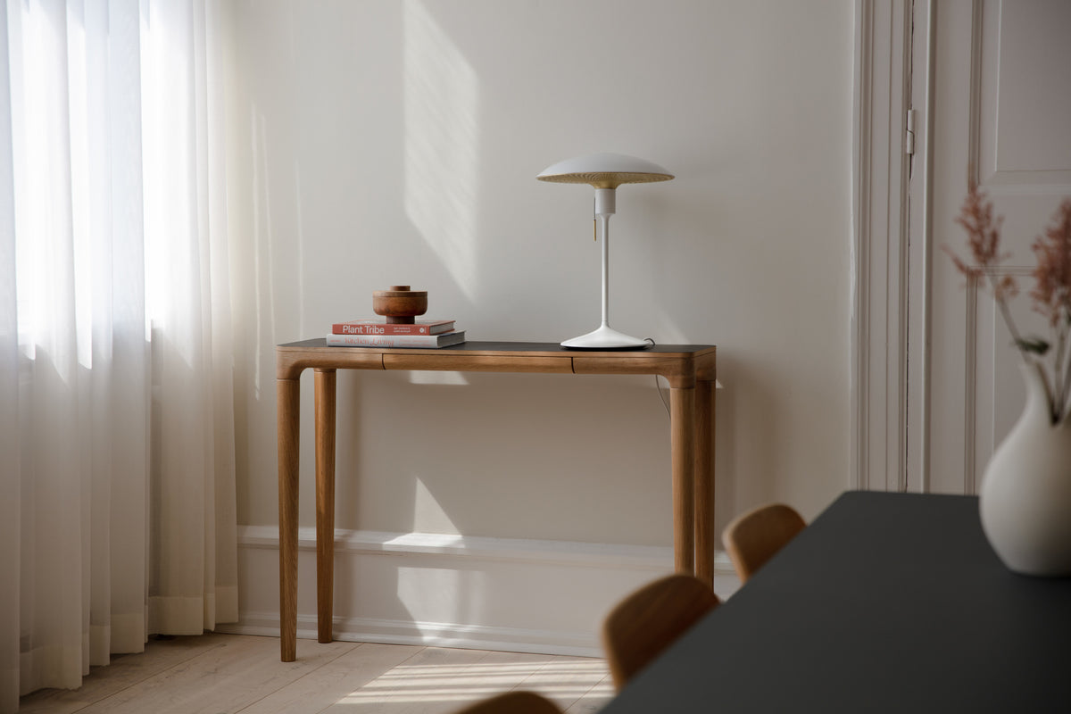 Manta Ray Tischleuchte, Weiß und Messing • UMAGE - Copenhagenhomedesign
