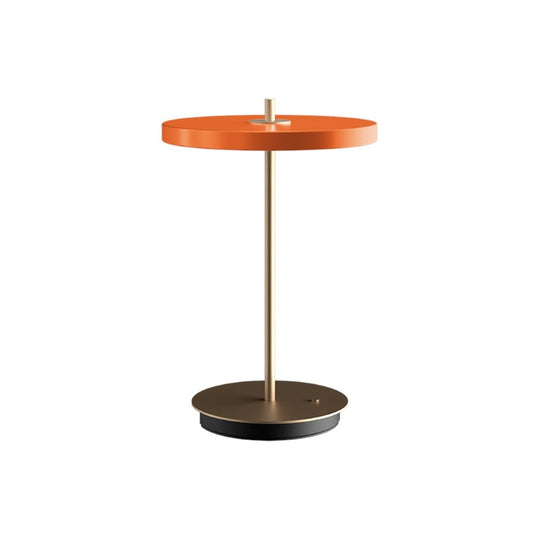 Asteria Move portable bordlampe, orange og messing • UMAGE