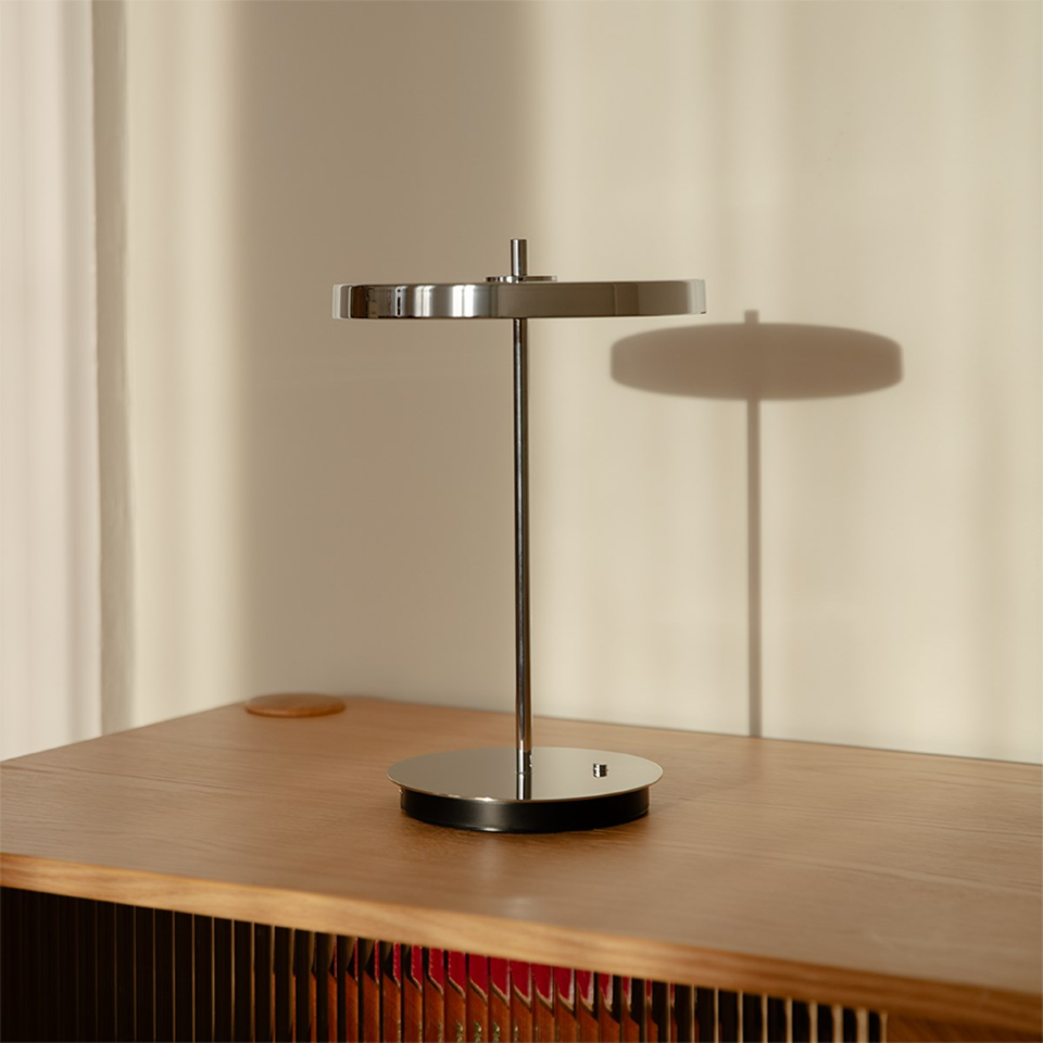 Asteria Move Monochrome, portable bordlampe, poleret stål • UMAGE