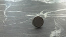 Video af møbelknop i sort messing med linjeret kant