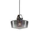 Lampen har en røgfarvet glasskærm i mundblæst glas, et facetslebet cylinderrør samt unikke detaljer i bl.a. læder.