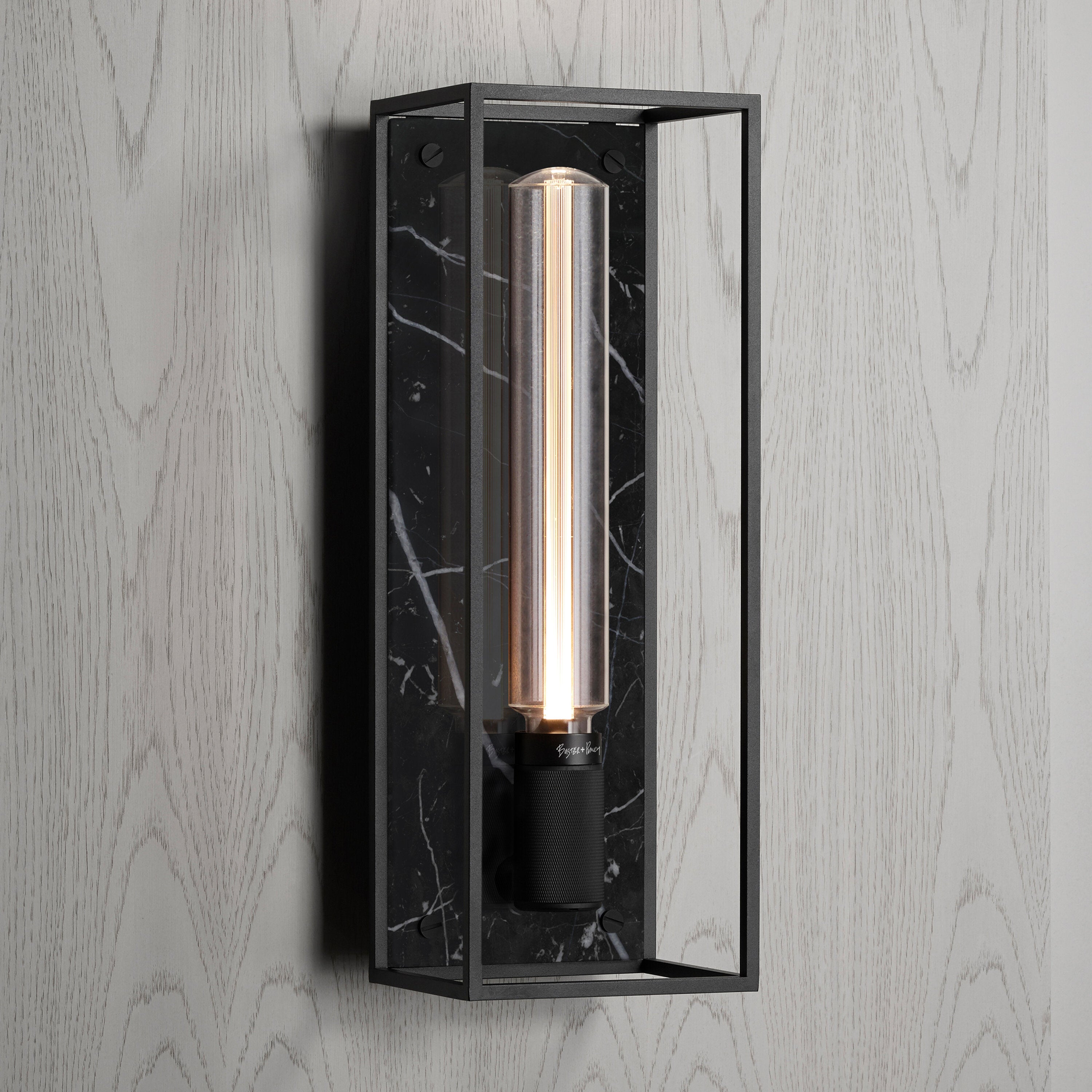 Buster and Punch caged wall lamp large i sort metal med bagplade i sort marmor.
