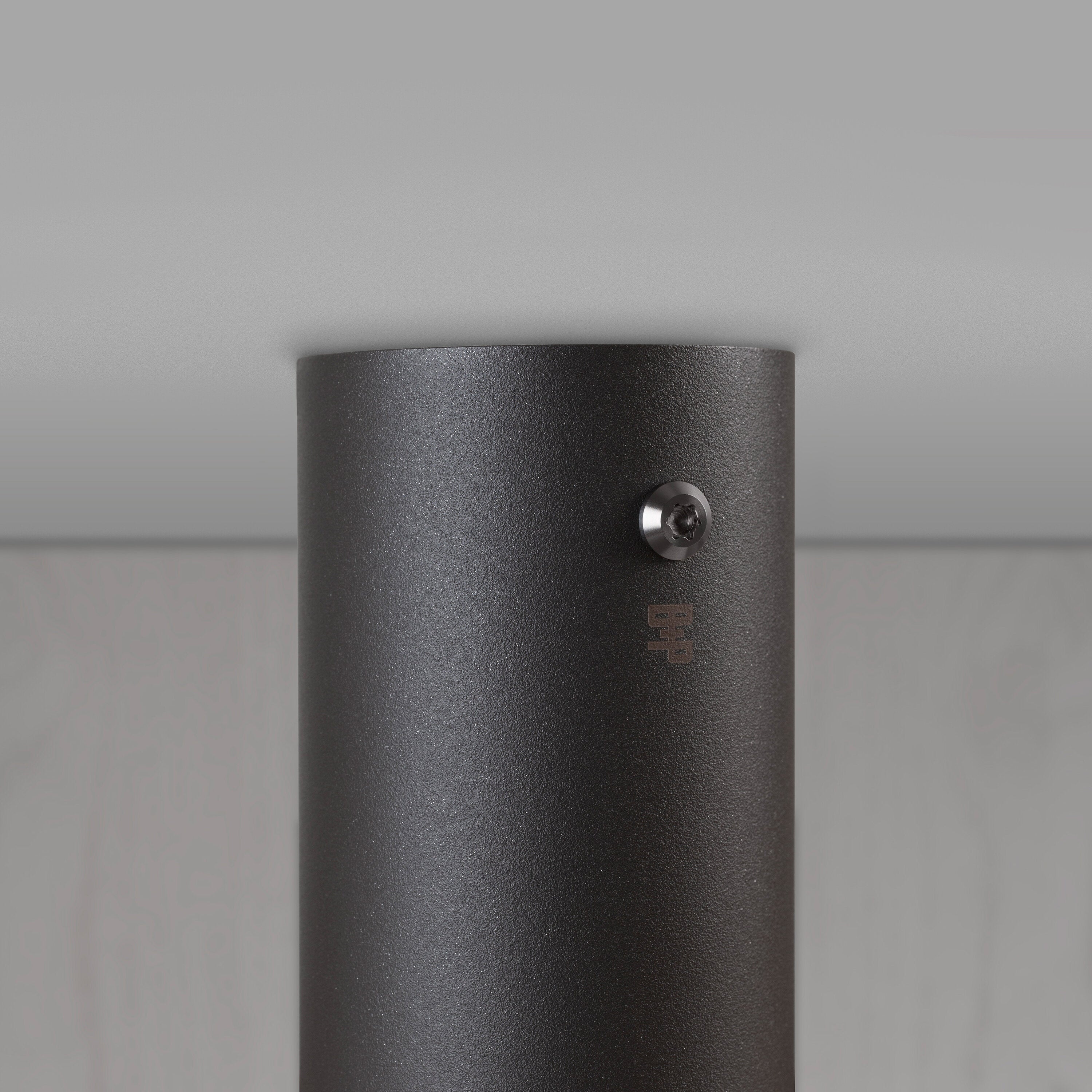 Exhaust Surface Linear spot i graphite med detaljer i rustfri stål  • Buster + Punch