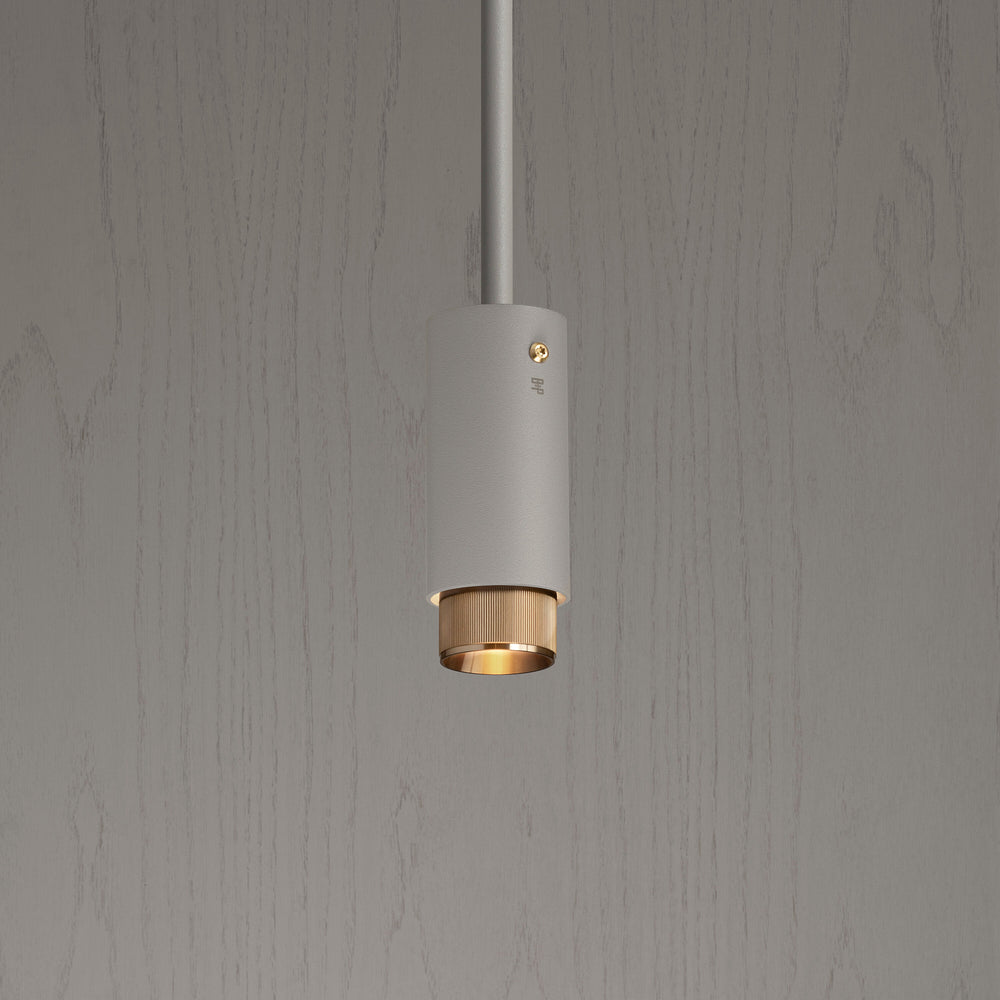 Exhaust pendel Linear i stone med detaljer i massiv messing  • Buster + Punch