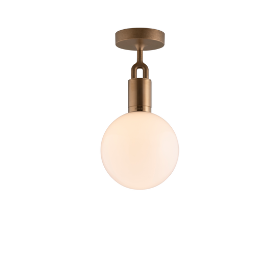 Forked Ceiling Globe Medium loftlampe, opal og messing • Buster + Punch