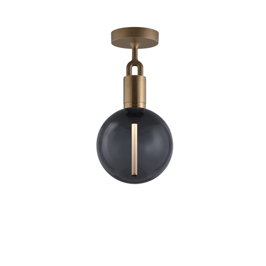 Forked Ceiling Globe Medium loftlampe, røgfarvet og messing • Buster + Punch