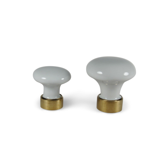 Hornbæk - Klassischer Porzellanknauf mit Messingfuß