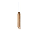 Pendel lampe i gyldent marmor med diagonalt snit og med guldfarvet detaljer. Lampen har en sort stofledning.