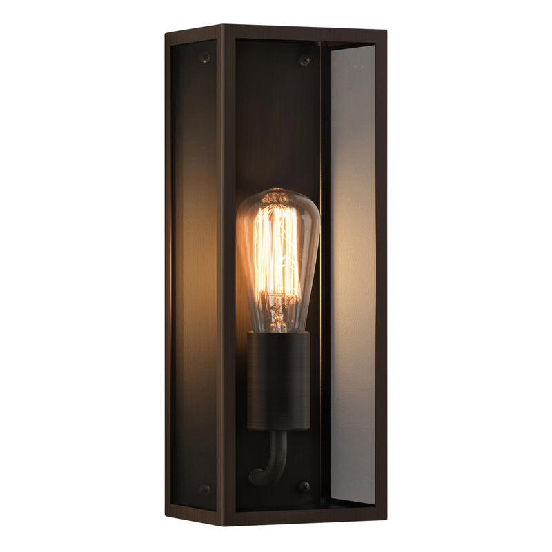 Aflang firkantet udendørslampe med bronzefarvet stålramme og glassider. Fremvist med en "glødepære".