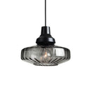 Pendel loftlampe fra Design by Us i bølget smoked glas med sort fatning og ledning.