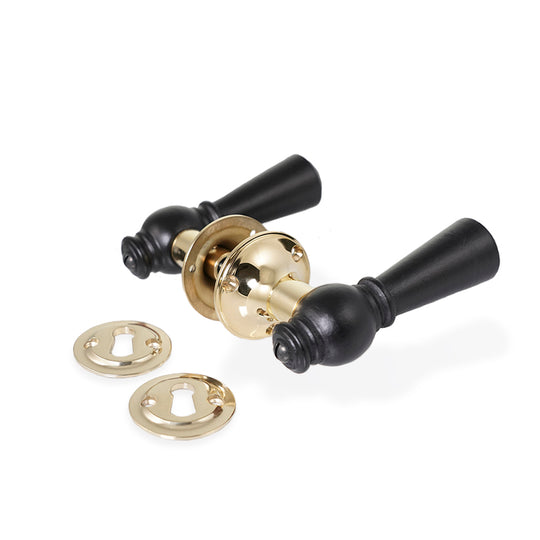 Østerbro dørhåndtag i sort træ inkl. roset og nøgleskilt i blank messing uden lak