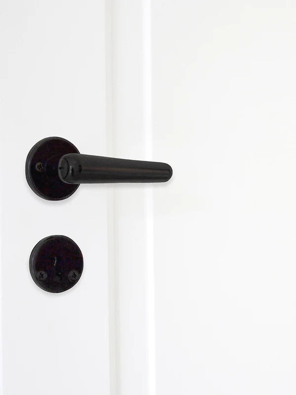 Torpedo dørhåndtag i sort bakelit inkl. roset og nøgleskilt til nye og ældre døre